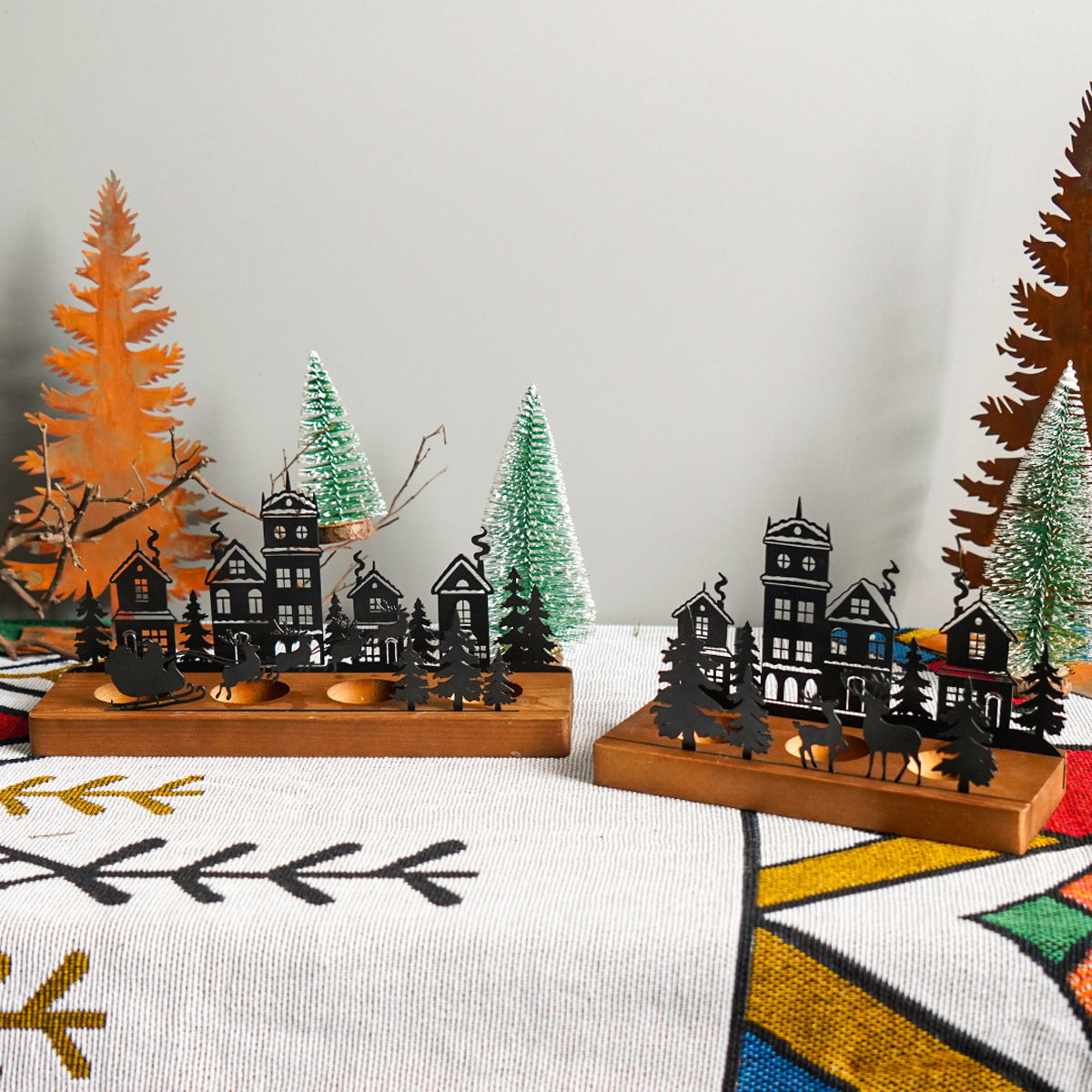 Dövme Demir Yılbaşı Ağacı Mumluk – Doğal Ahşap Tabanlı Şık Tasarım | Winter Dream